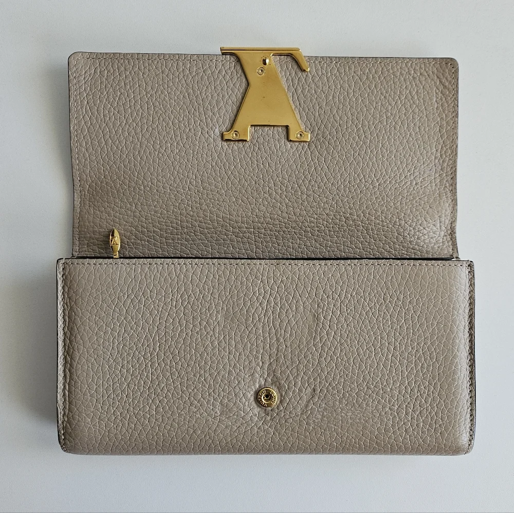Louis Vuitton authentic pre